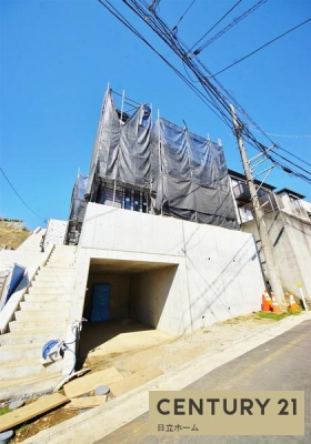 �_�ސ쌧���l�s�˒ˋ敽��5���ڂ̐V�z��ˌ��Ă̑O�ʓ��H�܂ތ��n�ʐ^