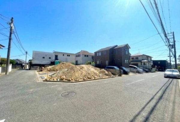 �_�ސ쌧���l�s�������򒬂̓y�n�̑O�ʓ��H�܂ތ��n�ʐ^