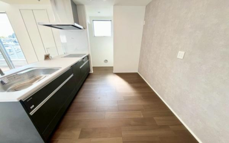 �_�ސ쌧���l�s���Z�c��4���ڂ̐V�z��ˌ��ẴL�b�`��