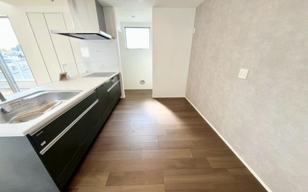 �_�ސ쌧���l�s���Z�c��4���ڂ̐V�z��ˌ��ẴL�b�`��