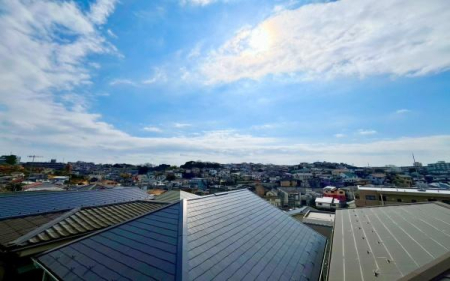 �_�ސ쌧���l�s���Z�c��4���ڂ̐V�z��ˌ��Ă̏Z�˂���̒��]�ʐ^