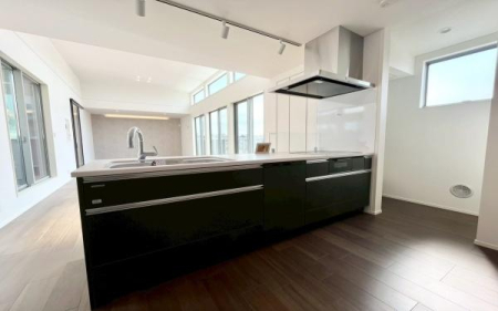 �_�ސ쌧���l�s���Z�c��4���ڂ̐V�z��ˌ��ẴL�b�`��