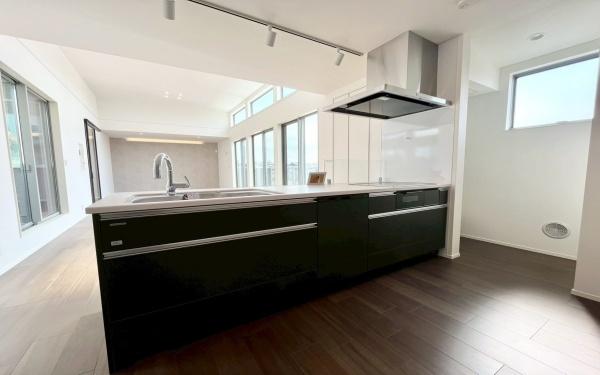 �_�ސ쌧���l�s���Z�c��4���ڂ̐V�z��ˌ��ẴL�b�`��