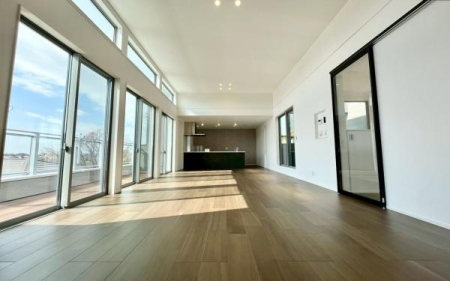 �_�ސ쌧���l�s���Z�c��4���ڂ̐V�z��ˌ��Ẵ��r���O