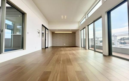 �_�ސ쌧���l�s���Z�c��4���ڂ̐V�z��ˌ��Ẵ��r���O