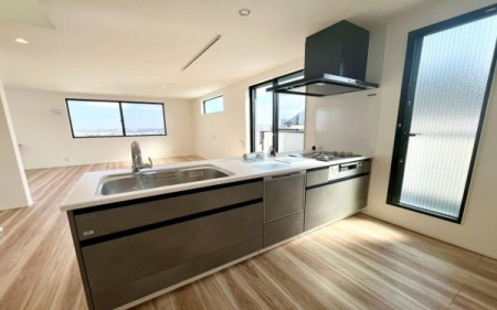 �_�ސ쌧���l�s���ʏ�4���ڂ̐V�z��ˌ��ẴL�b�`��