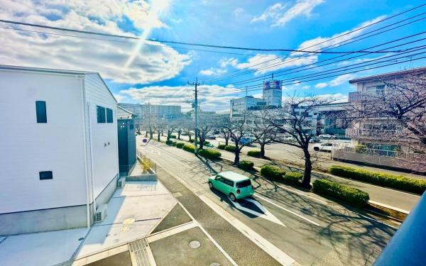 �_�ސ쌧���l�s�t��V�ΐ�4���ڂ̐V�z��ˌ��Ă̏Z�˂���̒��]�ʐ^