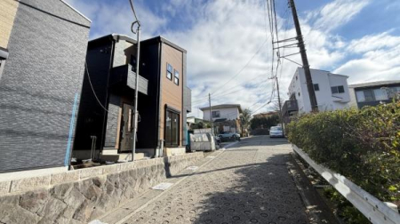 �_�ސ쌧���q�s�����K�l1���ڂ̐V�z��ˌ��Ă̑O�ʓ��H�܂ތ��n�ʐ^