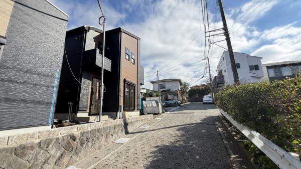 �_�ސ쌧���q�s�����K�l1���ڂ̐V�z��ˌ��Ă̑O�ʓ��H�܂ތ��n�ʐ^