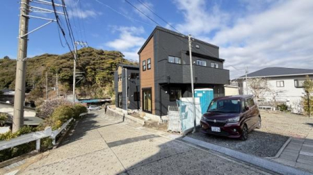 �_�ސ쌧���q�s�����K�l1���ڂ̐V�z��ˌ��Ă̑O�ʓ��H�܂ތ��n�ʐ^