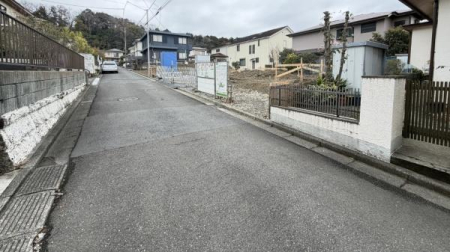 �_�ސ쌧���l�s�h�揯��3���ڂ̐V�z��ˌ��Ă̑O�ʓ��H�܂ތ��n�ʐ^