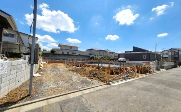 �_�ސ쌧���s�����搶�c6���ڂ̐V�z��ˌ��Ă̑O�ʓ��H�܂ތ��n�ʐ^