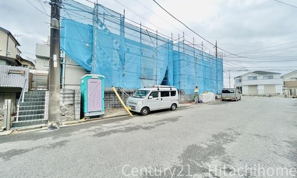 �_�ސ쌧���l�s���攒��5���ڂ̐V�z��ˌ��Ă̑O�ʓ��H�܂ތ��n�ʐ^