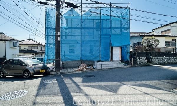 �_�ސ쌧���l�s���攒��5���ڂ̐V�z��ˌ��Ă̑O�ʓ��H�܂ތ��n�ʐ^