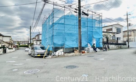 �_�ސ쌧���l�s���攒��5���ڂ̐V�z��ˌ��Ă̑O�ʓ��H�܂ތ��n�ʐ^