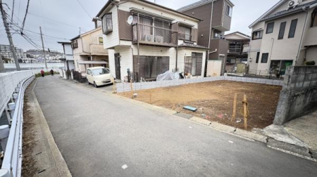 �_�ސ쌧���s�{�O��_�ؖ{��5���ڂ̐V�z��ˌ��Ă̑O�ʓ��H�܂ތ��n�ʐ^