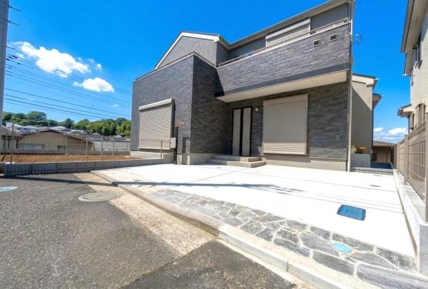 �_�ސ쌧���l�s�_�ސ��O�c��쒬�̐V�z��ˌ��Ă̑O�ʓ��H�܂ތ��n�ʐ^