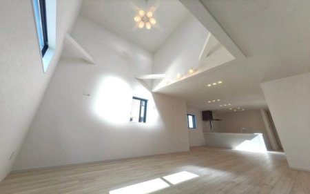 �_�ސ쌧���l�s�s�}�擌�R�c1���ڂ̐V�z��ˌ��Ẵ��r���O