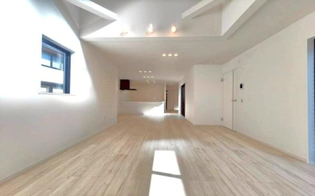 �_�ސ쌧���l�s�s�}�擌�R�c1���ڂ̐V�z��ˌ��Ẵ��r���O