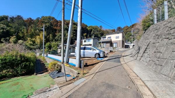 �_�ސ쌧���l�s�˒ˋ�����̐V�z��ˌ��Ă̑O�ʓ��H�܂ތ��n�ʐ^