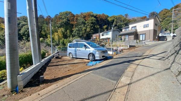 �_�ސ쌧���l�s�˒ˋ�����̐V�z��ˌ��Ă̑O�ʓ��H�܂ތ��n�ʐ^