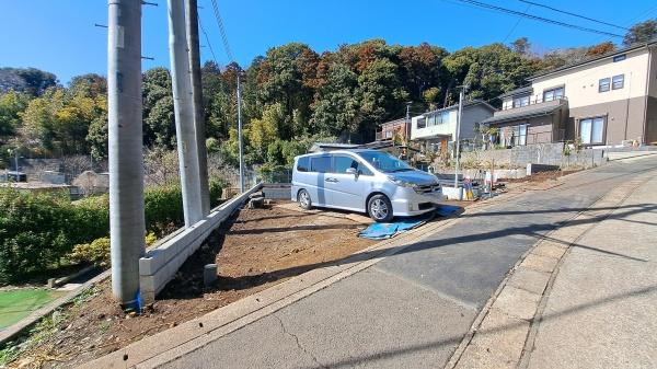 �_�ސ쌧���l�s�˒ˋ�����̐V�z��ˌ��Ă̑O�ʓ��H�܂ތ��n�ʐ^