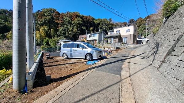 �_�ސ쌧���l�s�˒ˋ�����̐V�z��ˌ��Ă̑O�ʓ��H�܂ތ��n�ʐ^