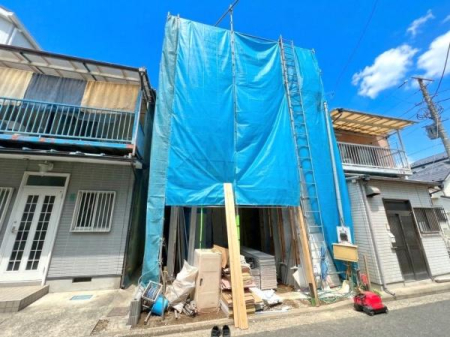 �_�ސ쌧���l�s��撆����1���ڂ̐V�z��ˌ��Ă̑O�ʓ��H�܂ތ��n�ʐ^