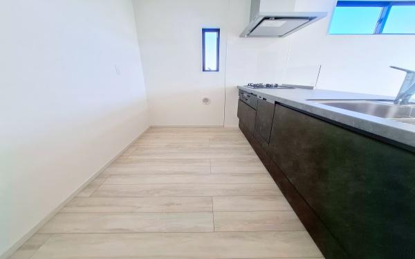 �_�ސ쌧���l�s��撆�c��5���ڂ̐V�z��ˌ��ẴL�b�`��