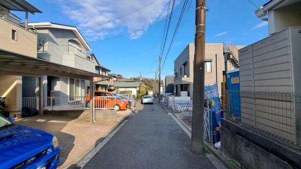 �_�ސ쌧���l�s����折���J��3���ڂ̐V�z��ˌ��Ă̑O�ʓ��H�܂ތ��n�ʐ^