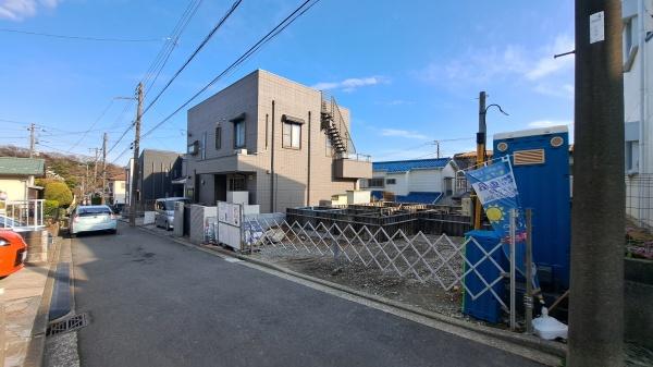 �_�ސ쌧���l�s����折���J��3���ڂ̐V�z��ˌ��Ă̑O�ʓ��H�܂ތ��n�ʐ^