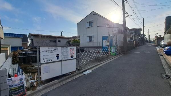 �_�ސ쌧���l�s����折���J��3���ڂ̐V�z��ˌ��Ă̑O�ʓ��H�܂ތ��n�ʐ^