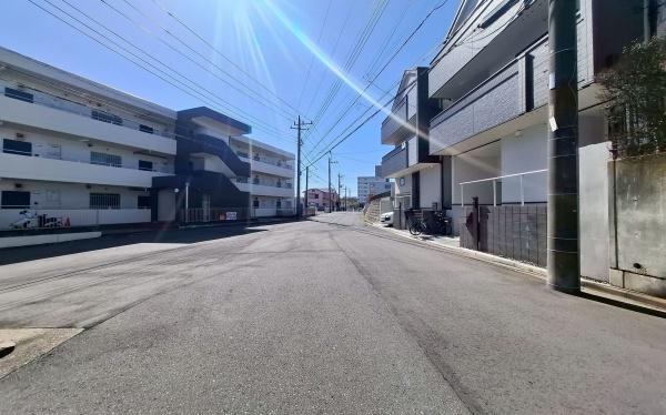 �_�ސ쌧���l�s�`���ێR��2���ڂ̒��È�ˌ��Ă̑O�ʓ��H�܂ތ��n�ʐ^