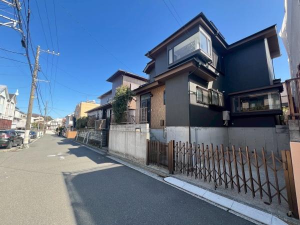 �_�ސ쌧���l�s����撷�l1���ڂ̒��È�ˌ��Ă̑O�ʓ��H�܂ތ��n�ʐ^