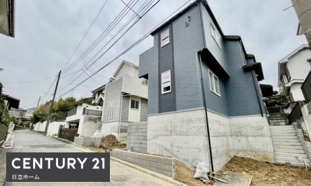 �_�ސ쌧���l�s���撆��3���ڂ̐V�z��ˌ��Ă̑O�ʓ��H�܂ތ��n�ʐ^