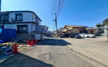 �_�ސ쌧���l�s��q��X6���ڂ̐V�z��ˌ��Ă̑O�ʓ��H�܂ތ��n�ʐ^