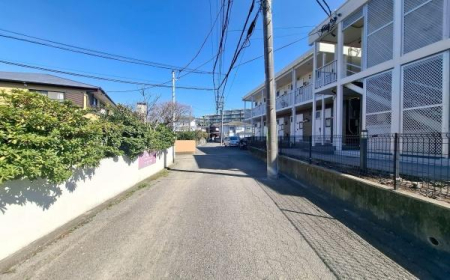 �_�ސ쌧���l�s��q��X6���ڂ̐V�z��ˌ��Ă̑O�ʓ��H�܂ތ��n�ʐ^