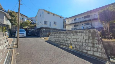 �_�ސ쌧���l�s�˒ˋ�㔐�����̐V�z��ˌ��Ă̑O�ʓ��H�܂ތ��n�ʐ^