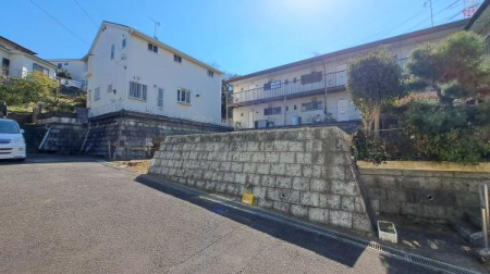 �_�ސ쌧���l�s�˒ˋ�㔐�����̐V�z��ˌ��Ă̑O�ʓ��H�܂ތ��n�ʐ^