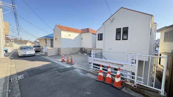 �_�ސ쌧���l�s�`�k��x�m��2���ڂ̐V�z��ˌ��Ă̑O�ʓ��H�܂ތ��n�ʐ^