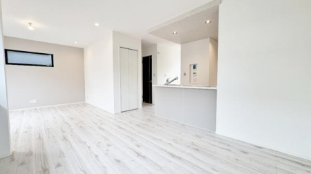 �_�ސ쌧���l�s�`������4���ڂ̐V�z��ˌ��Ẵ��r���O