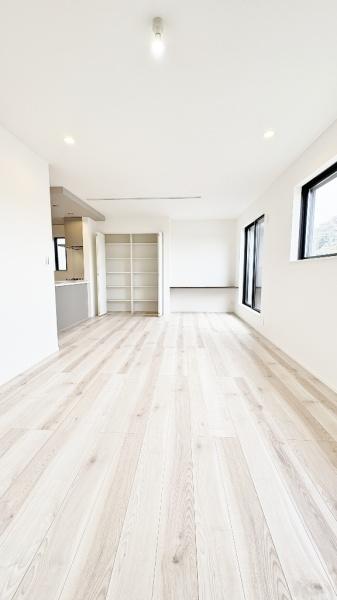 �_�ސ쌧���l�s�`������4���ڂ̐V�z��ˌ��Ẵ��r���O