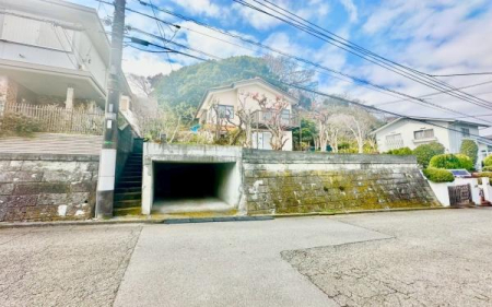 �_�ސ쌧���q�s���̓y�n�̑O�ʓ��H�܂ތ��n�ʐ^