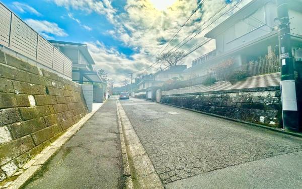 �_�ސ쌧���q�s���̓y�n�̑O�ʓ��H�܂ތ��n�ʐ^