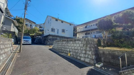 �_�ސ쌧���l�s�˒ˋ�㔐�����̐V�z��ˌ��Ă̑O�ʓ��H�܂ތ��n�ʐ^