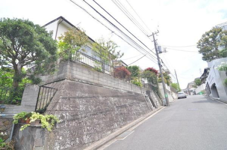 �_�ސ쌧���l�s���Z�c��2���ڂ̓y�n�̑O�ʓ��H�܂ތ��n�ʐ^