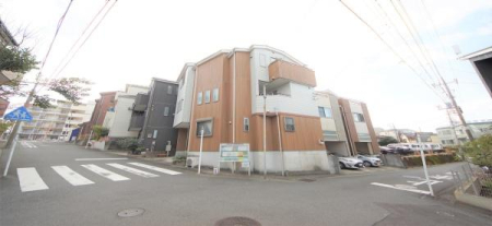 �_�ސ쌧���l�s����񖓐�2���ڂ̒��È�ˌ��Ă̑O�ʓ��H�܂ތ��n�ʐ^