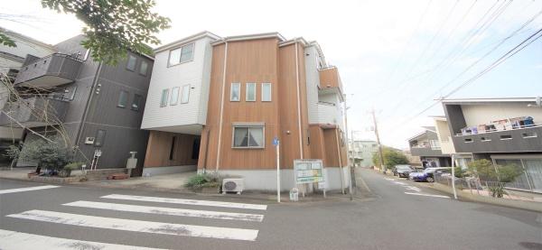 �_�ސ쌧���l�s����񖓐�2���ڂ̒��È�ˌ��Ă̑O�ʓ��H�܂ތ��n�ʐ^