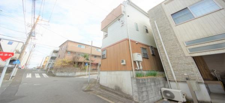 �_�ސ쌧���l�s����񖓐�2���ڂ̒��È�ˌ��Ă̑O�ʓ��H�܂ތ��n�ʐ^