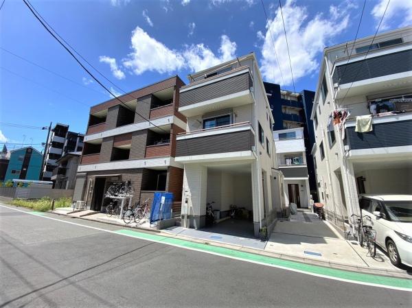 �_�ސ쌧���s����l��1���ڂ̒��È�ˌ��Ă̑O�ʓ��H�܂ތ��n�ʐ^